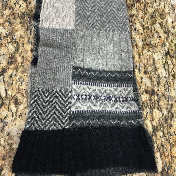 Lauren Ralph Lauren Vintage Lambs Wool Tight Knit Winter Patch Scarf - Picture 2 of 7